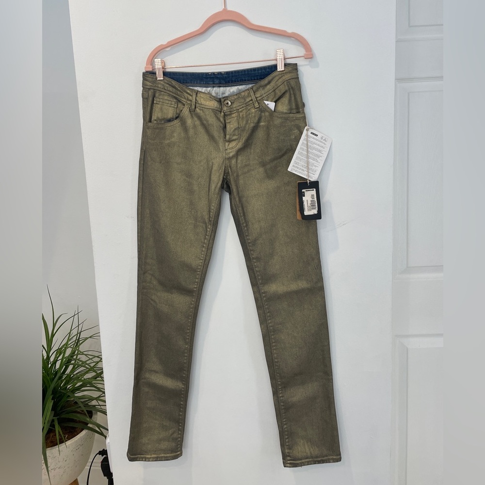Metallic Gold Jean. Size 30. Made in Italy. Very trendy. New with Tags